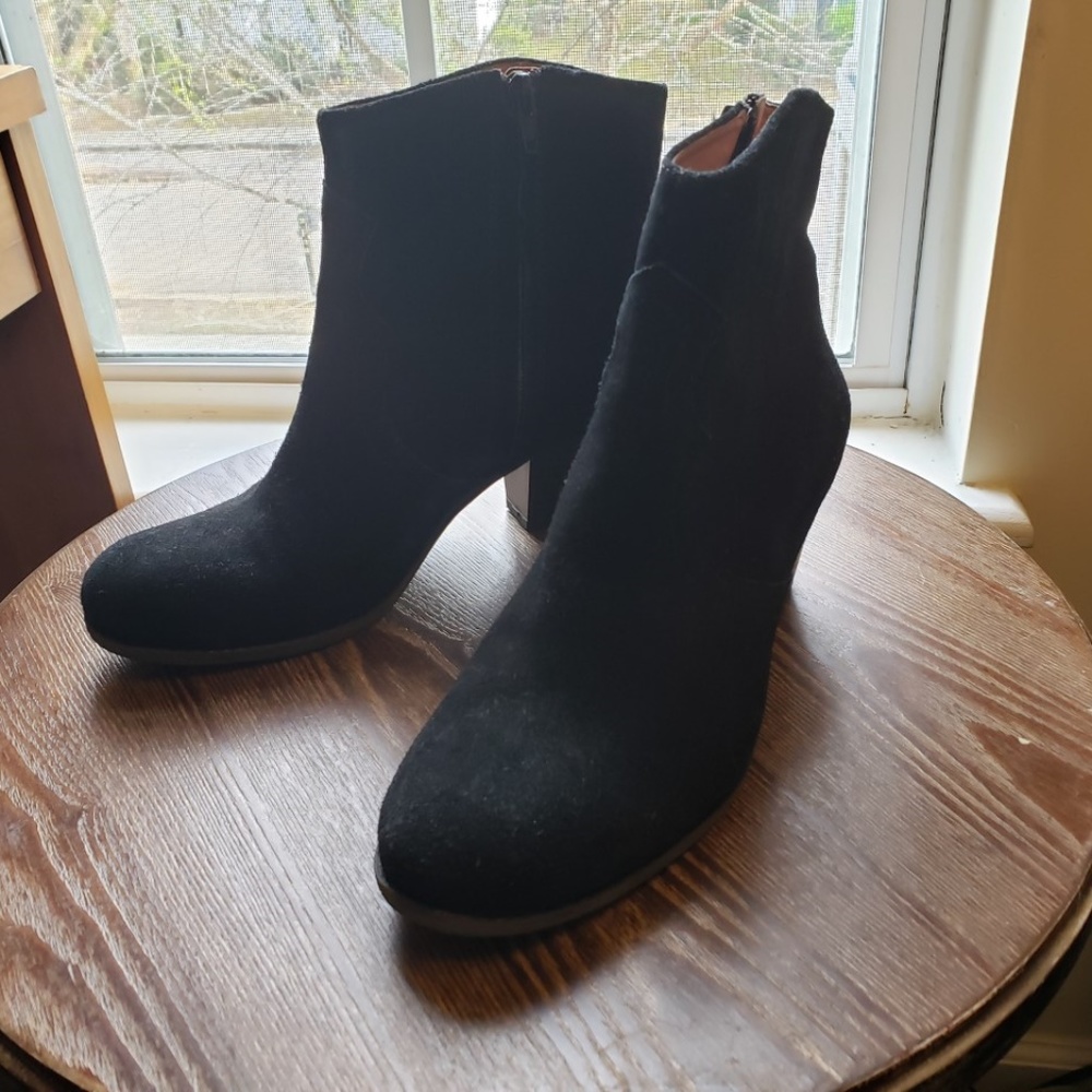 Lucky Brand black suede low heeled booties 7.5